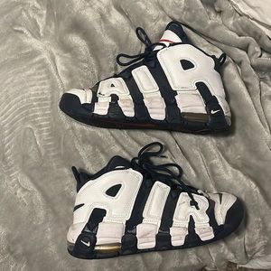 Nike women’s 8 navy/white air uptempos